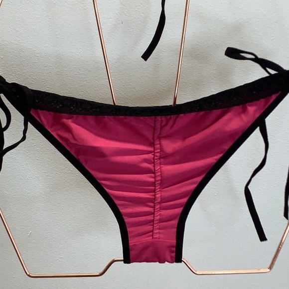 Pink and Black Lace Scrunch Bottom Lingerie Set New Without Tags - Picture 6 of 6
